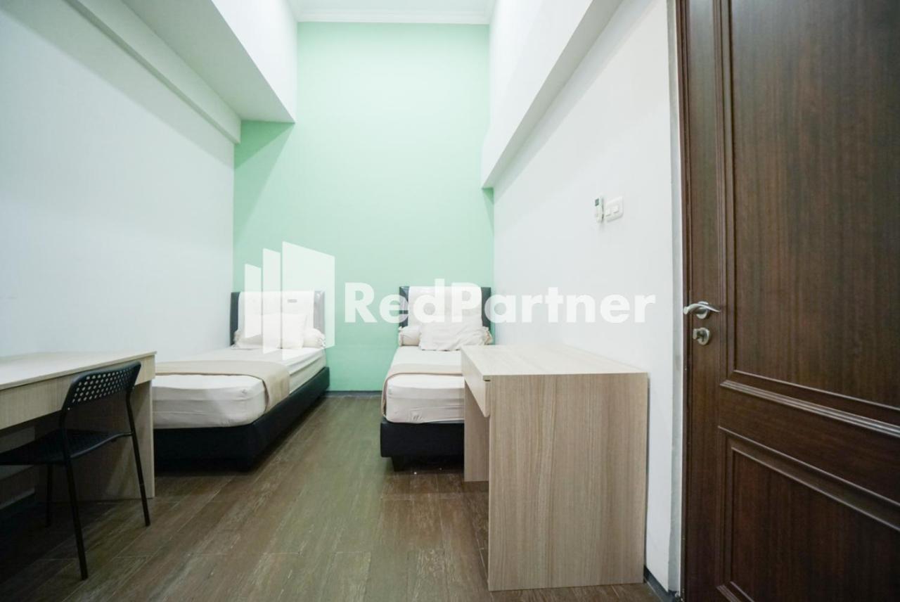 فندق Toba Mansion Syariah Near Benhil Redpartner جاكرتا المظهر الخارجي الصورة