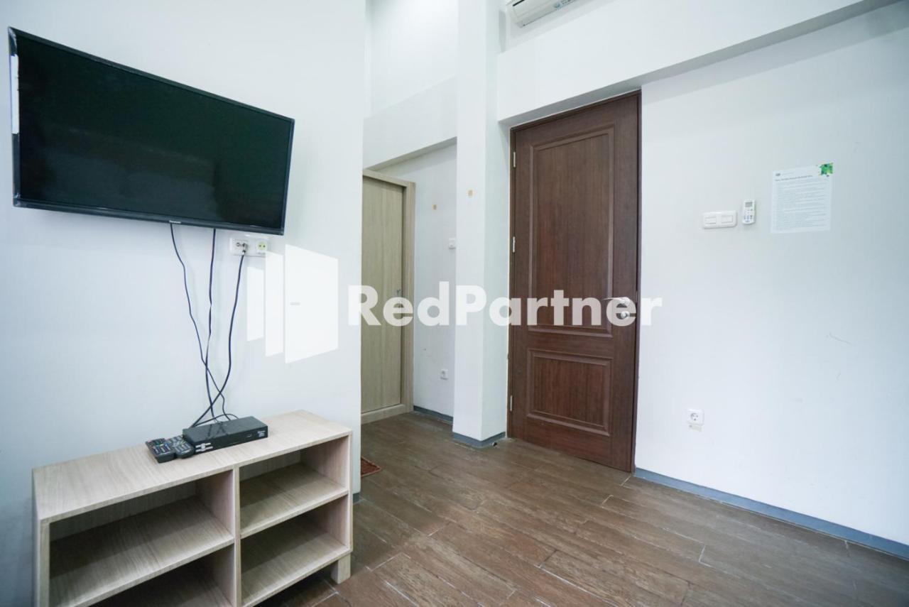 فندق Toba Mansion Syariah Near Benhil Redpartner جاكرتا المظهر الخارجي الصورة