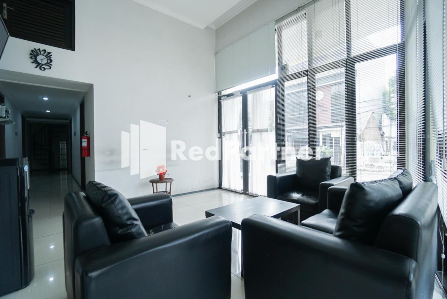 فندق Toba Mansion Syariah Near Benhil Redpartner جاكرتا المظهر الخارجي الصورة