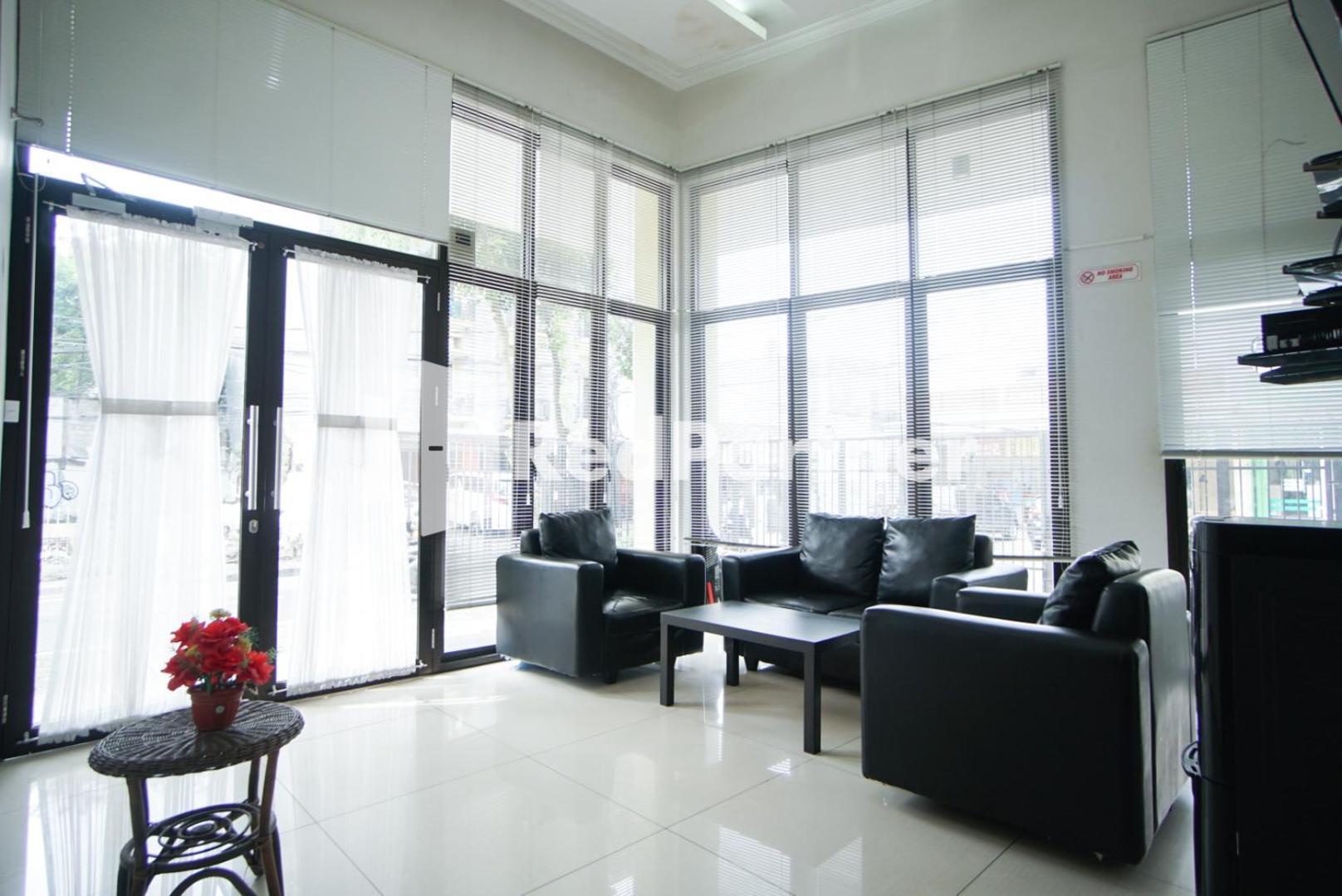 فندق Toba Mansion Syariah Near Benhil Redpartner جاكرتا المظهر الخارجي الصورة