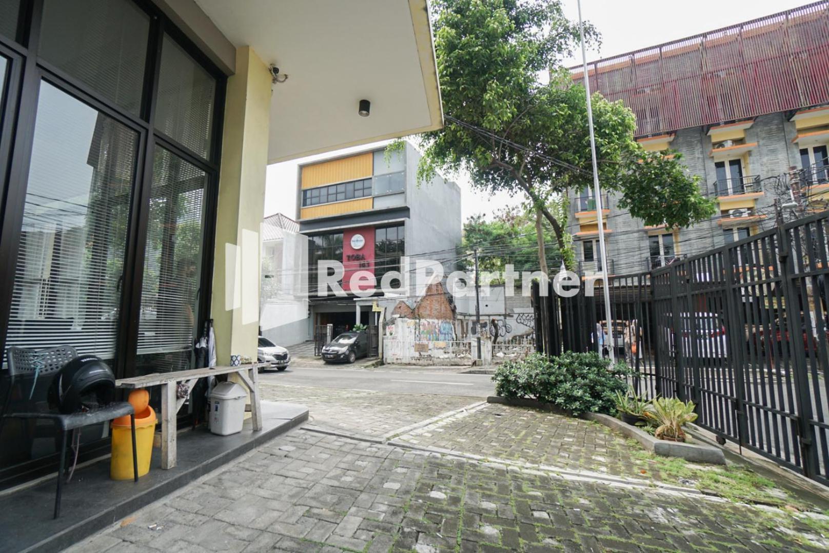 فندق Toba Mansion Syariah Near Benhil Redpartner جاكرتا المظهر الخارجي الصورة